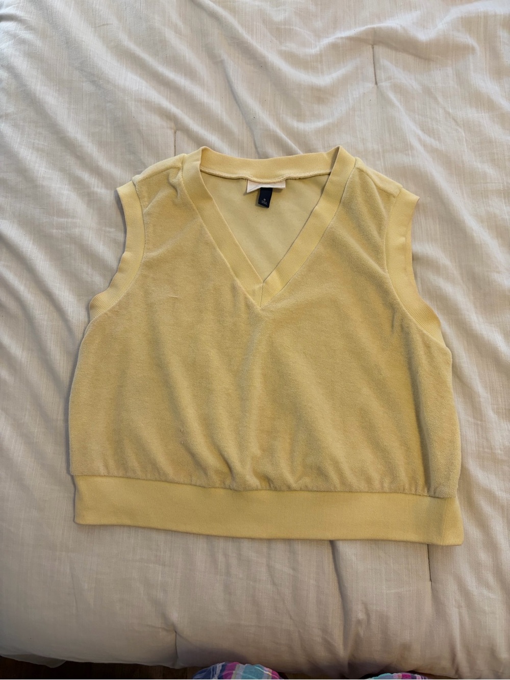 Universal Thread Yellow V-Neck Sleeveless Tank Top